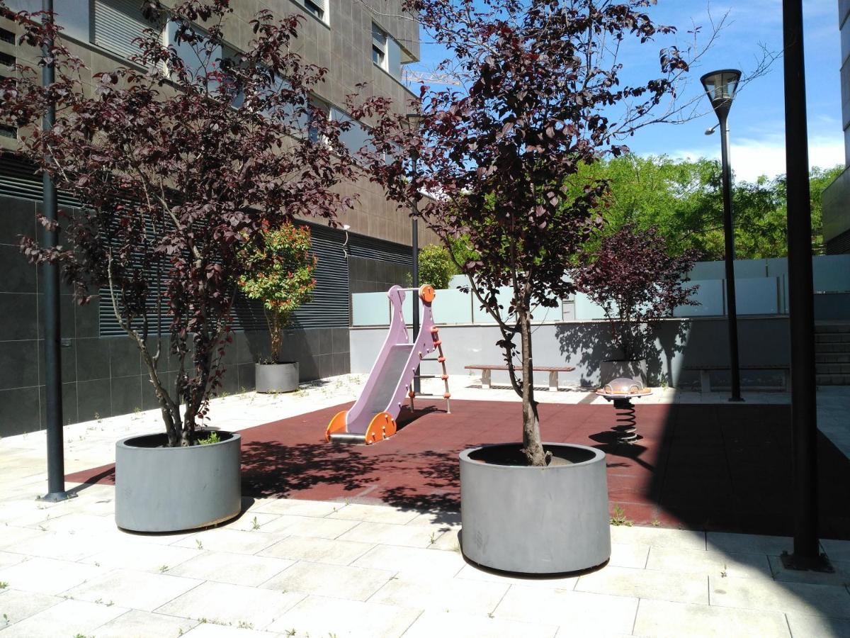 Stylish Flat, 2 Bathrooms And Swimming Pool, Next To The Beach! Sant Adria de Besos Exterior photo